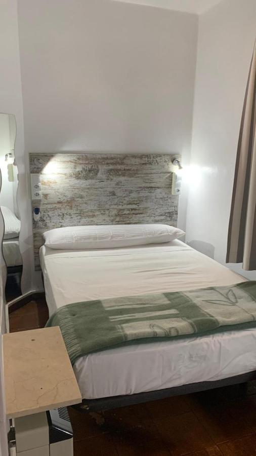 Casa De Huespedes Almansa Hotel Madrid Kültér fotó