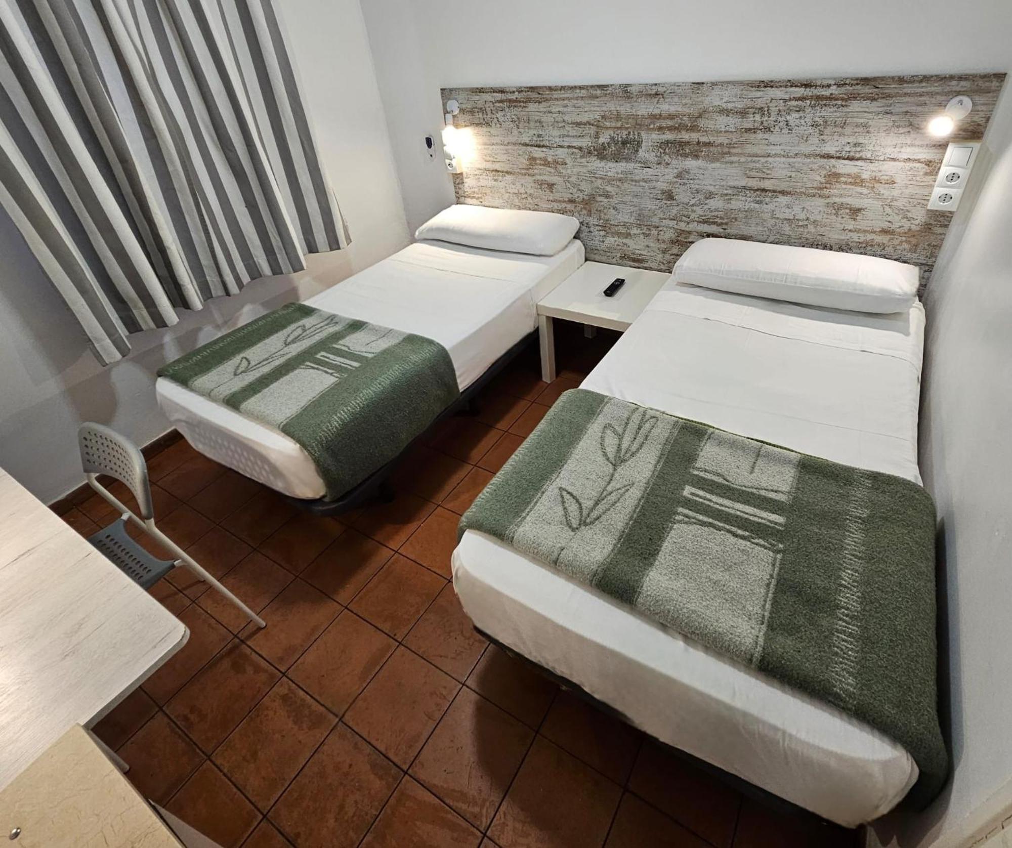 Casa De Huespedes Almansa Hotel Madrid Kültér fotó