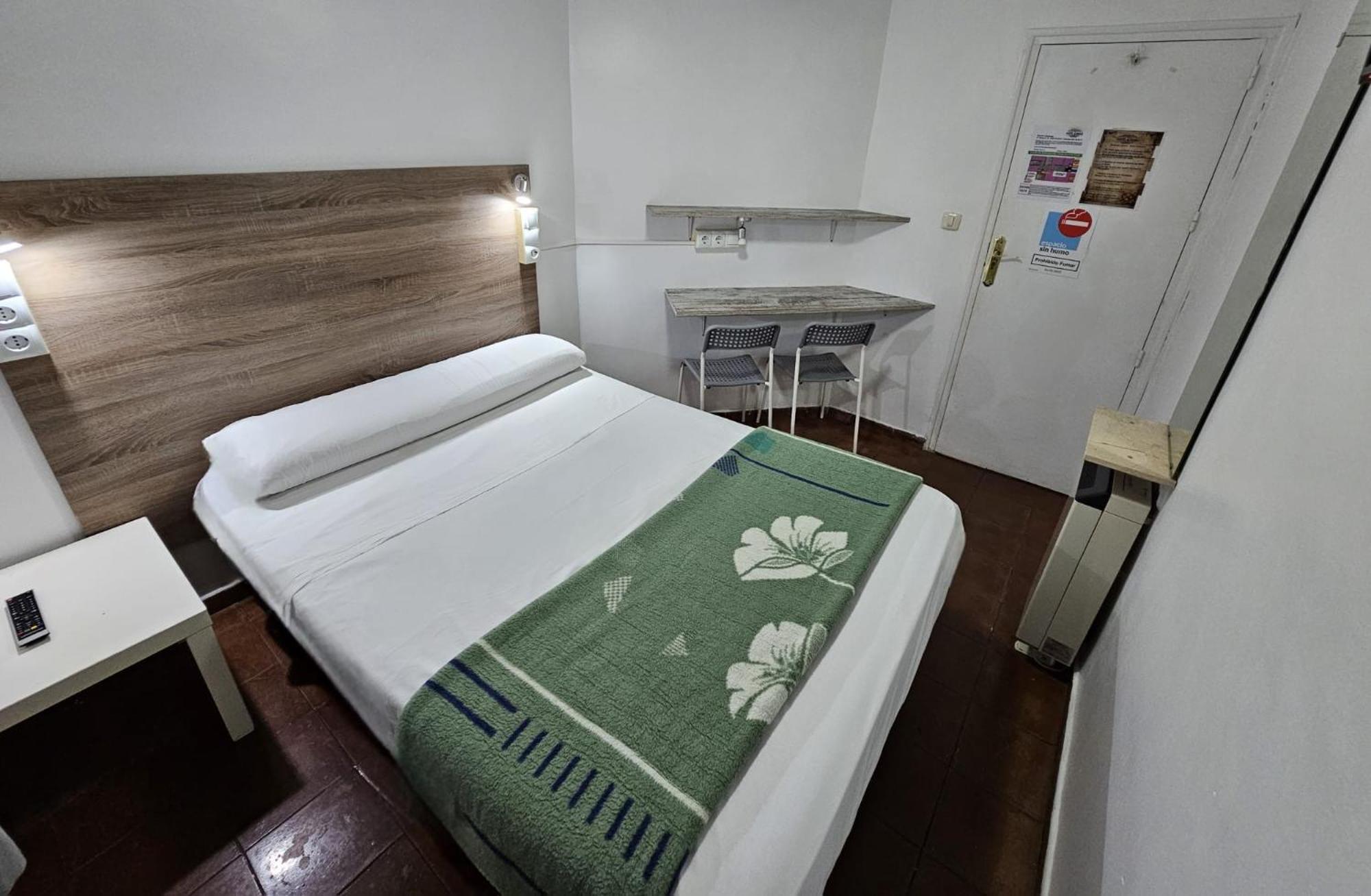 Casa De Huespedes Almansa Hotel Madrid Kültér fotó