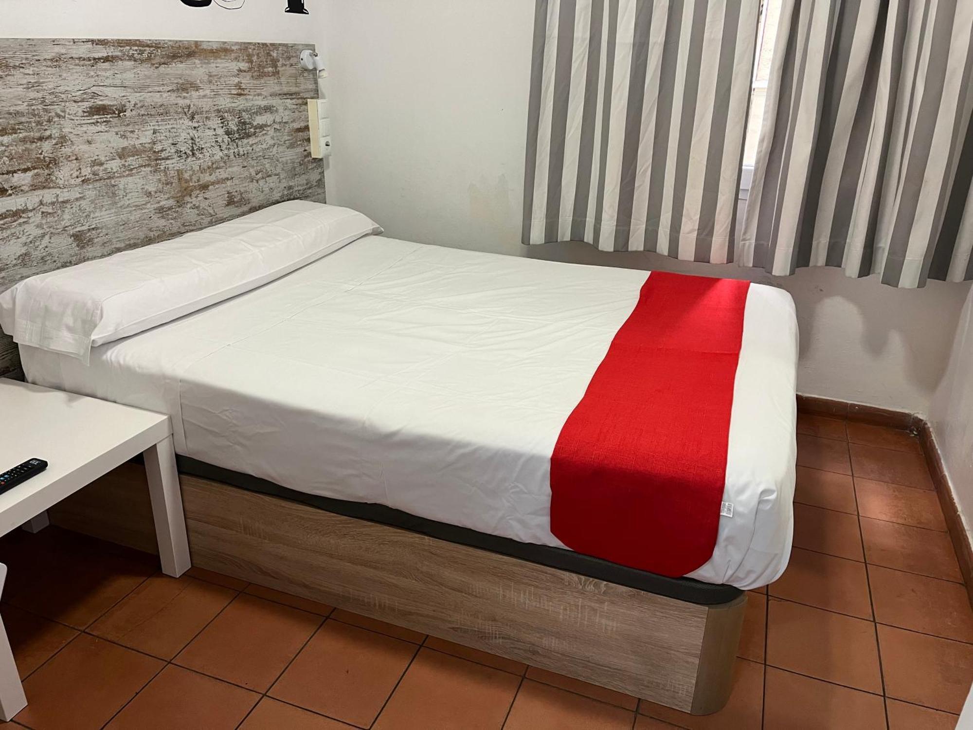 Casa De Huespedes Almansa Hotel Madrid Kültér fotó